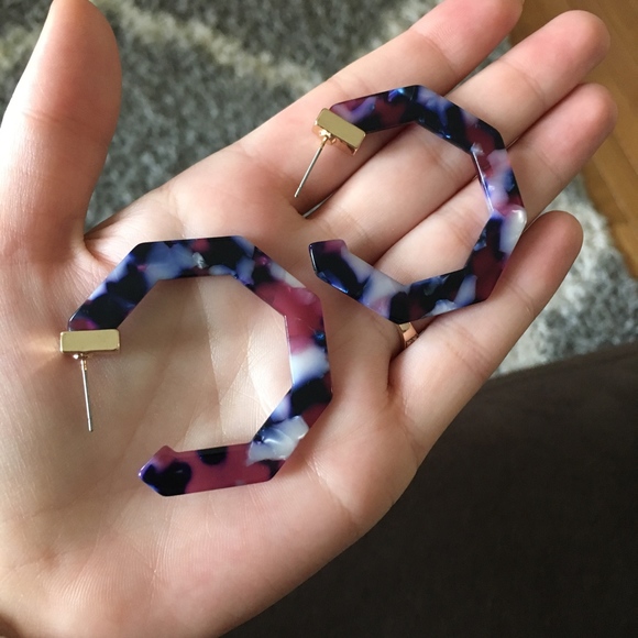 Hexagon Purple Acrylic Tortoise Gold Bar Earrings - Picture 4 of 7